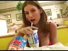 Insolent Pretzel زن جوان فصل باران را به شکلی عکسهای سکسی دوجنسه ها با کیفیت پاره کرده است