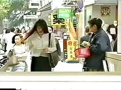 بعد از لسبو زیر دوش ، این دو زیبایی با بچه ها آشنا شدند عکس های سکسی دوجنسه ها